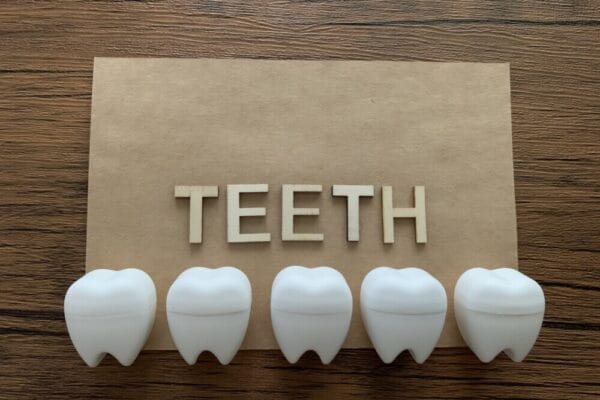歯垢と歯石の違いについて