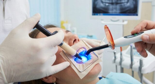 保険で白い歯の治療｜あきる野市の歯科・歯医者 | きらら歯科【秋川駅